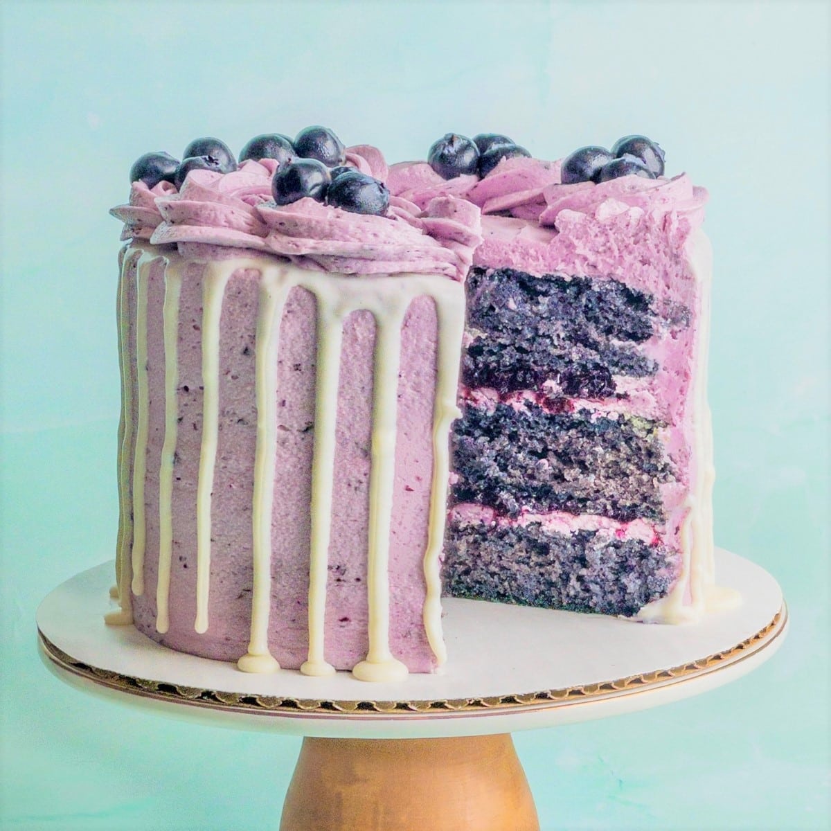 Bakery-Style Blueberry Cake: Moist Layers & Intense Flavor